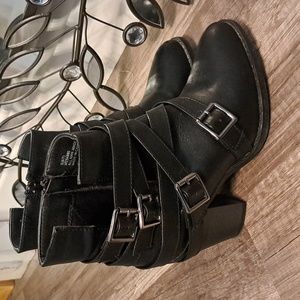 Etc! buckle booties w/side zip